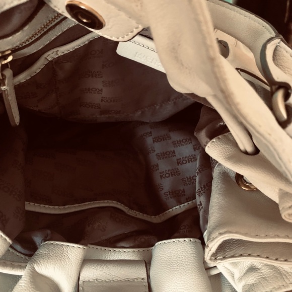 Michael Kors crème soft leather hobo and matching checkbook wallet/wristlet - Picture 7 of 7